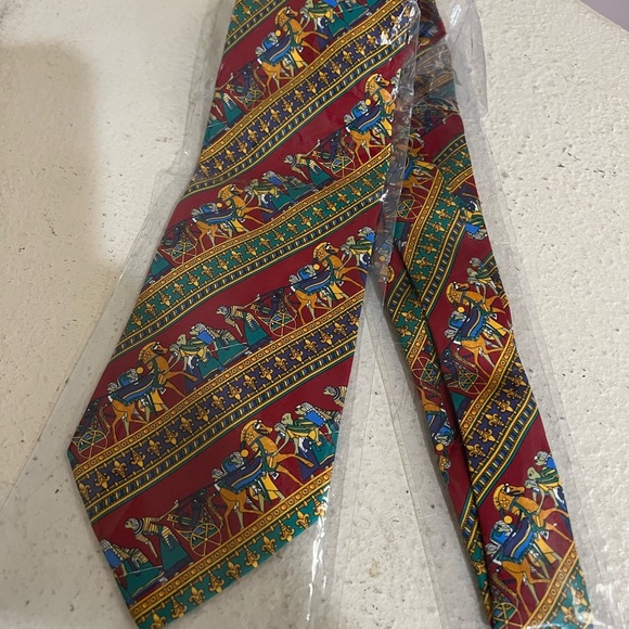 100% Pure Silk Made In Italy Equestrian Knight ALL OVER Print Silk Tie Red Gold - Picture 8 of 10